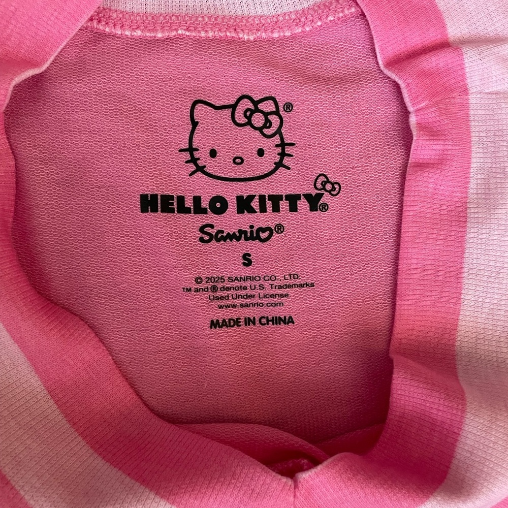 NWT•Sanrio Hello Kitty Fall Theme Pajama Set. Small (pit to pit 20.5 in) - Picture 4 of 12
